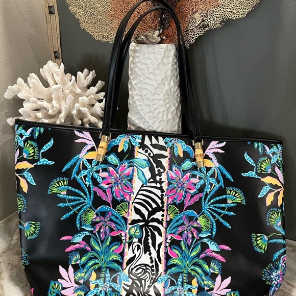 Lilly Pulitzer Meema Tote - Picture 7 of 10